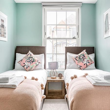 Homely 2 Beds Apt Up To 5 Guests-Wifi By Tent Serviced Apartments Chertsey Zewnętrze zdjęcie