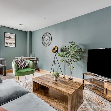 Homely 2 Beds Apt Up To 5 Guests-Wifi By Tent Serviced Apartments Chertsey Zewnętrze zdjęcie