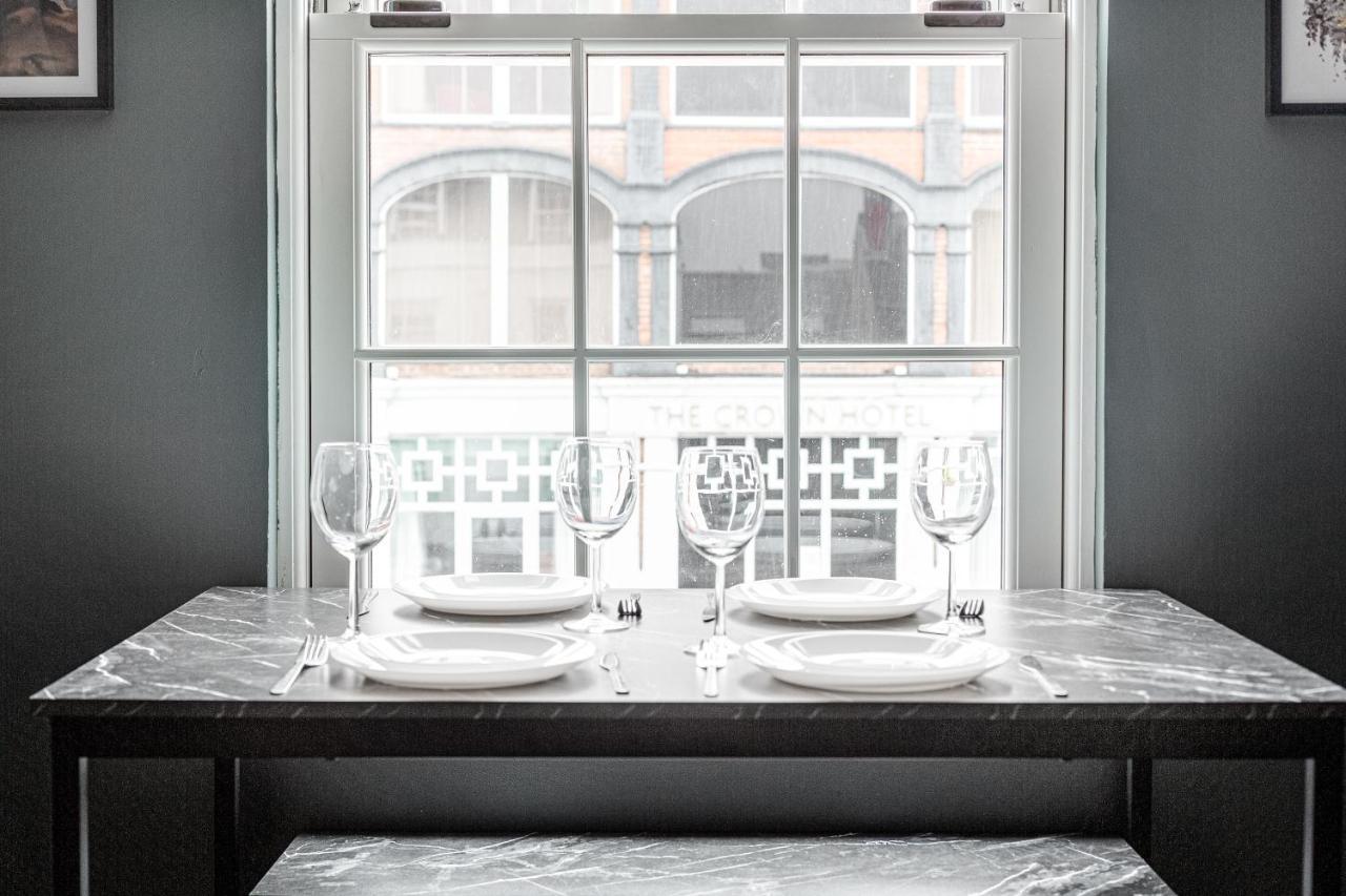 Homely 2 Beds Apt Up To 5 Guests-Wifi By Tent Serviced Apartments Chertsey Zewnętrze zdjęcie