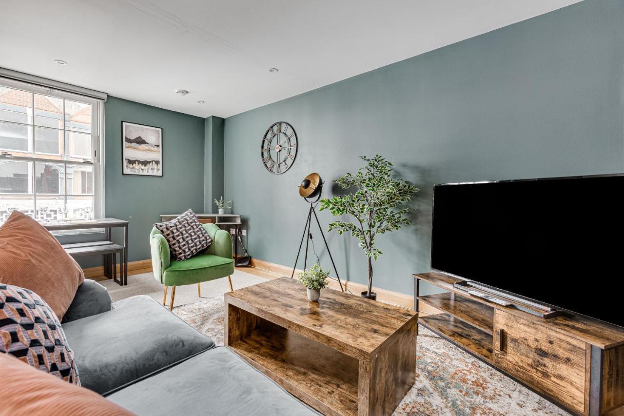 Homely 2 Beds Apt Up To 5 Guests-Wifi By Tent Serviced Apartments Chertsey Zewnętrze zdjęcie
