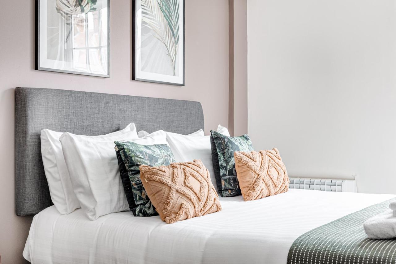 Homely 2 Beds Apt Up To 5 Guests-Wifi By Tent Serviced Apartments Chertsey Zewnętrze zdjęcie
